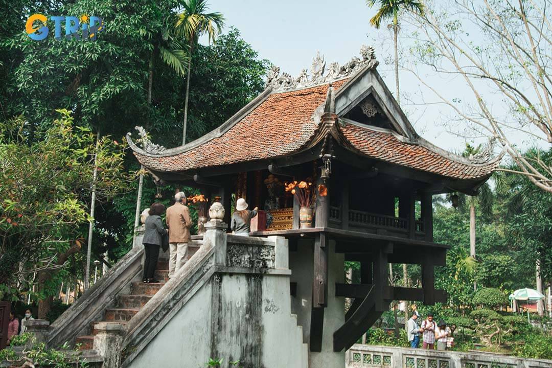 Walking from nearby sights or riding through Hanoi’s vibrant streets, getting to One Pillar Pagoda is easy and offers a chance to explore the city’s cultural heart