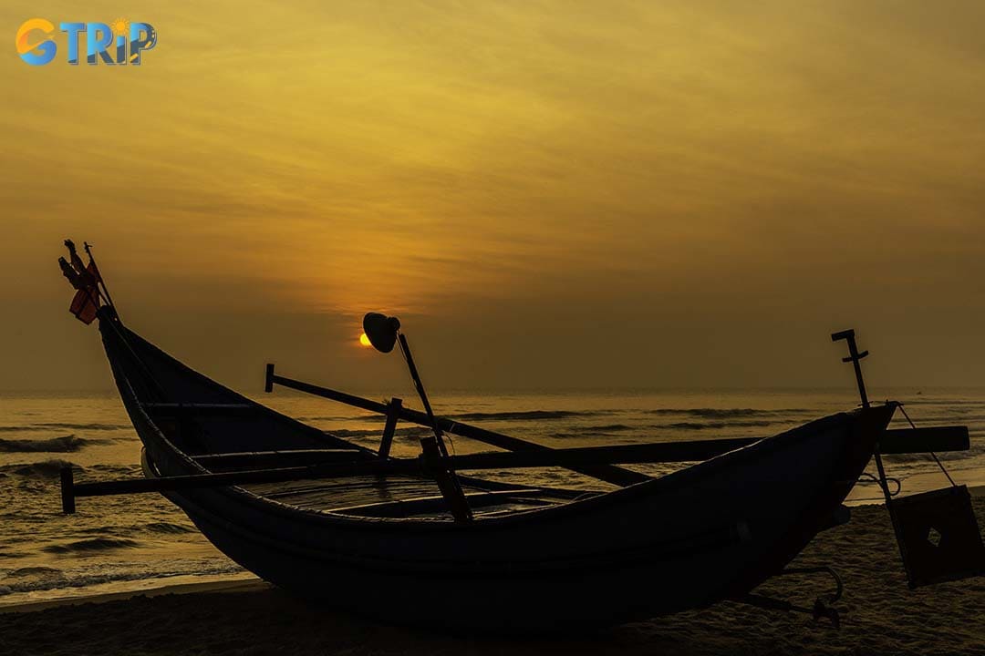Watching the sunrise and sunset is one of the most memorable experiences at Tam Thanh Beach