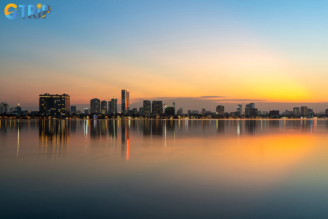 West Lake offers one of the best sunset experiences in Hanoi, with romantic views, lakeside strolls, and vibrant outdoor activities that attract both locals and visitors