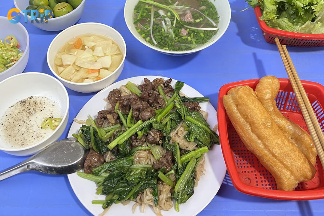 What sets Ba Thanh Beo's stir-fried pho apart is the perfect balance of textures