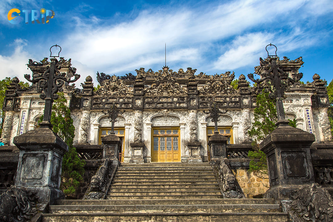When planning your visit to Khai Dinh Tomb, keeping a few key travel tips in mind can enhance your experience