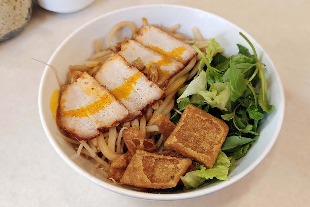 12 Best Places to Eat Cao Lau in Hoi An for First-Time Visitors