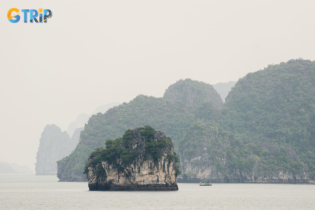 Winter in Ha Long Bay can get quite chilly, particularly during the evenings