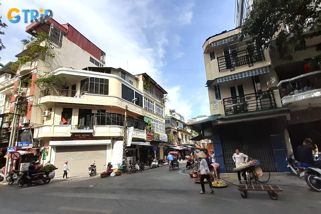 With a history stretching back centuries, Hang Be Market was initially a trading post near the Red River