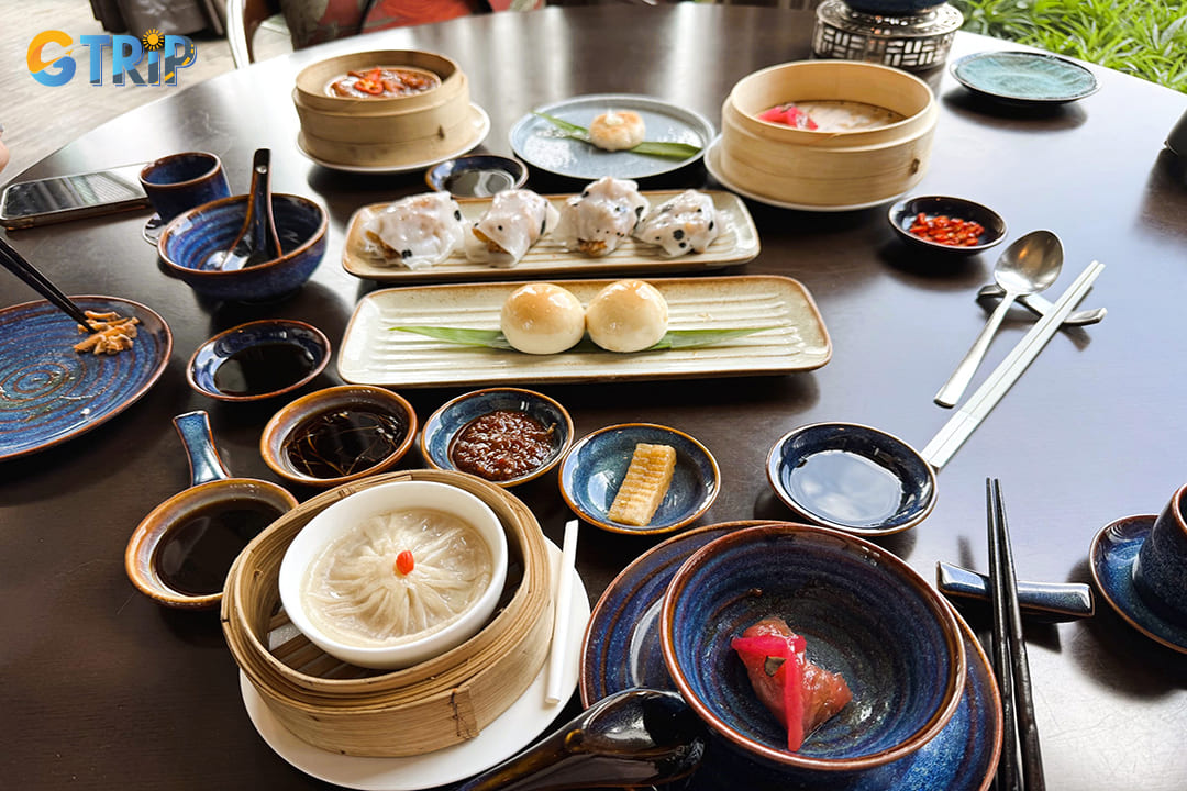 Wong Chi Ming offers a refined dining experience that blends traditional Chinese hospitality with JW Marriott’s signature service