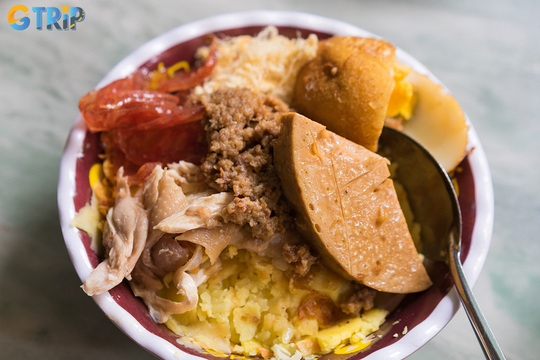 Xoi combines sticky yet distinct grains with both traditional and modern toppings, offering a hearty, flavorful taste of the city’s culinary soul