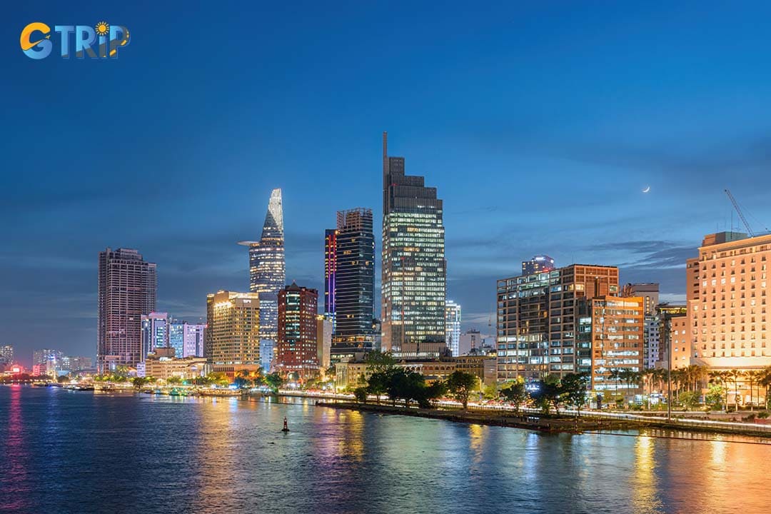 You can admire the beauty of Ho Chi Minh City at night by taking a cruise along the Saigon River