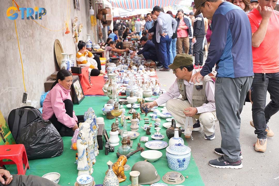 You can also find decorative items like bonsai trees and rare flowers