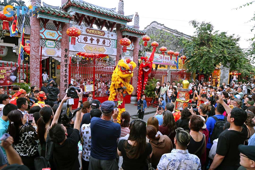 You can attend the festival at Teochew Assembly Hall to enjoy the vibrant atmosphere of cultural festival