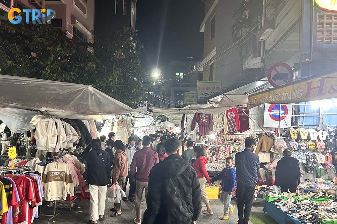 You can buy many items at Le Duan Night Market like fashion, shoes