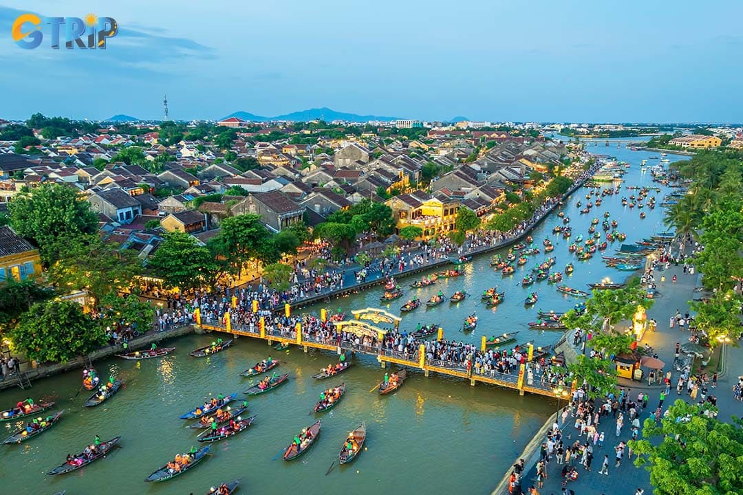 You can buy the lantern boat ride in Hoi An directly at the boat docks along the Hoai River in the evening