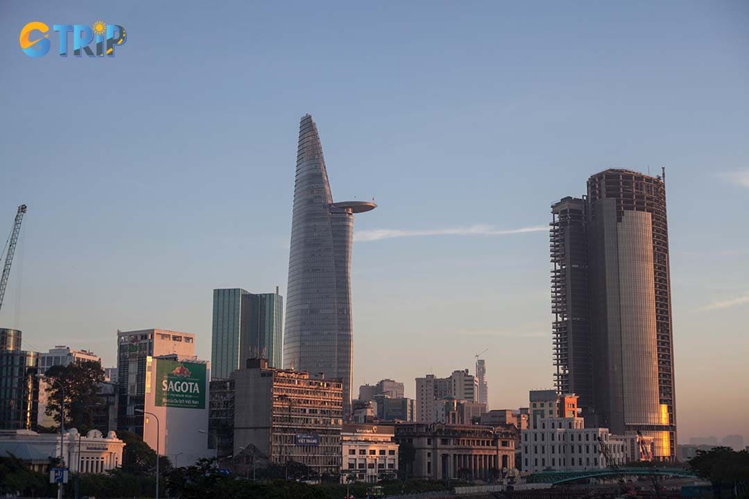 You can capture the beautiful view from Calmette Bridge