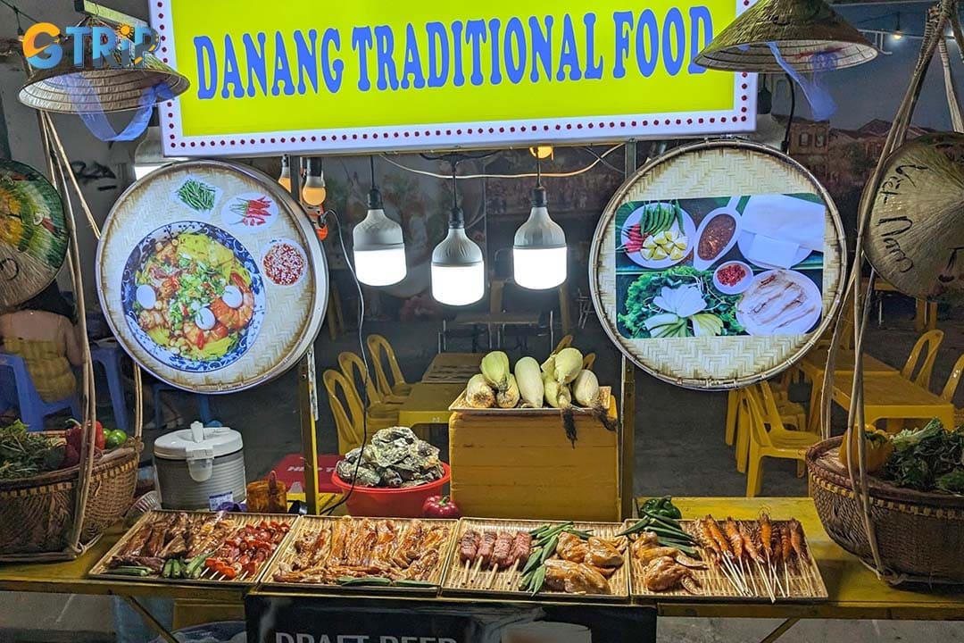 You can eat many traditional foods at An Thuong Night Market