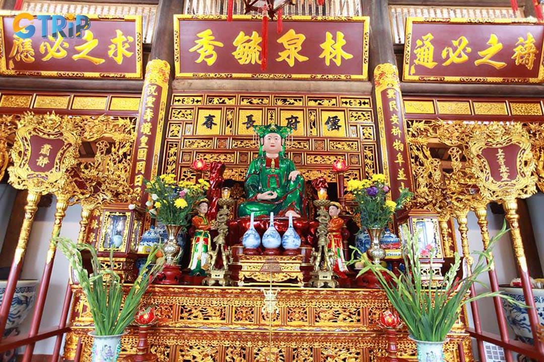 You can get to Linh Chua Linh Tu Temple from different places by many means of transportation
