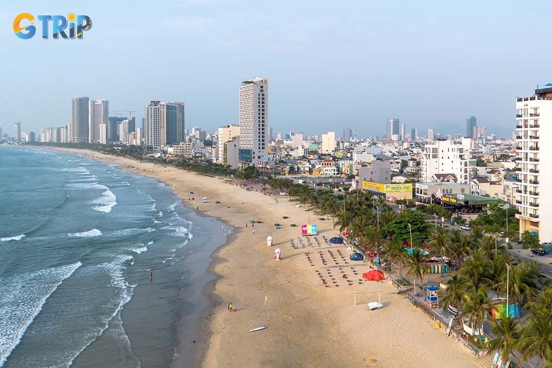 You can play volleyball, football, or any sports on the beach to enjoy the free time in the evening