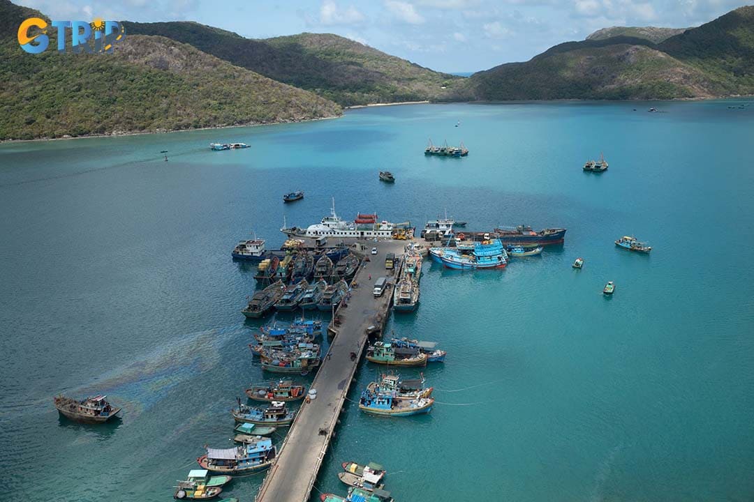 You can reach Con Son Island by 3 means of transportation