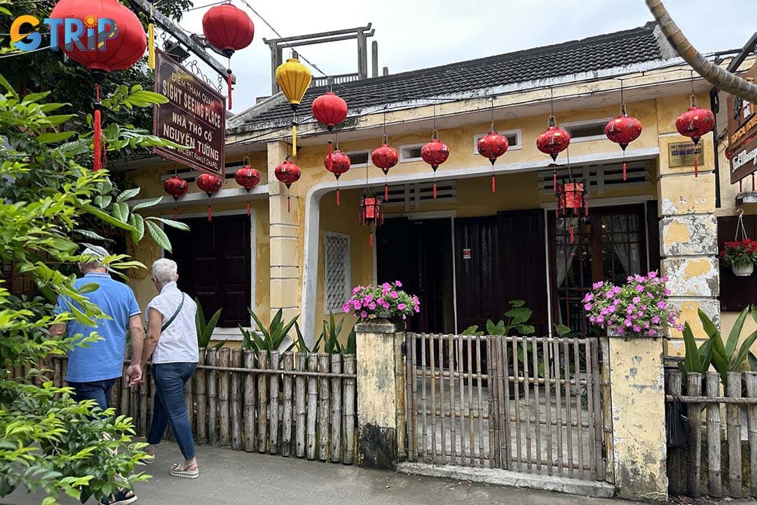 You can reach Nguyen Tuong Family Chapel from anywhere by many means of transportation
