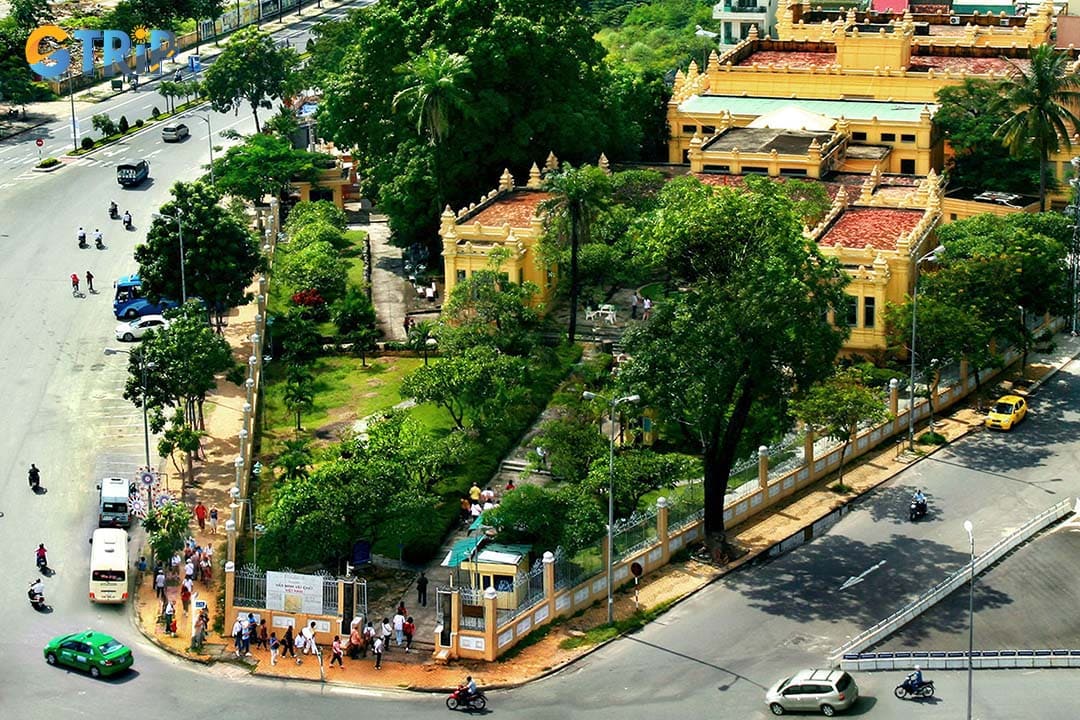 You can reach the Da Nang Museum of Cham Sculpture by many means of transportation