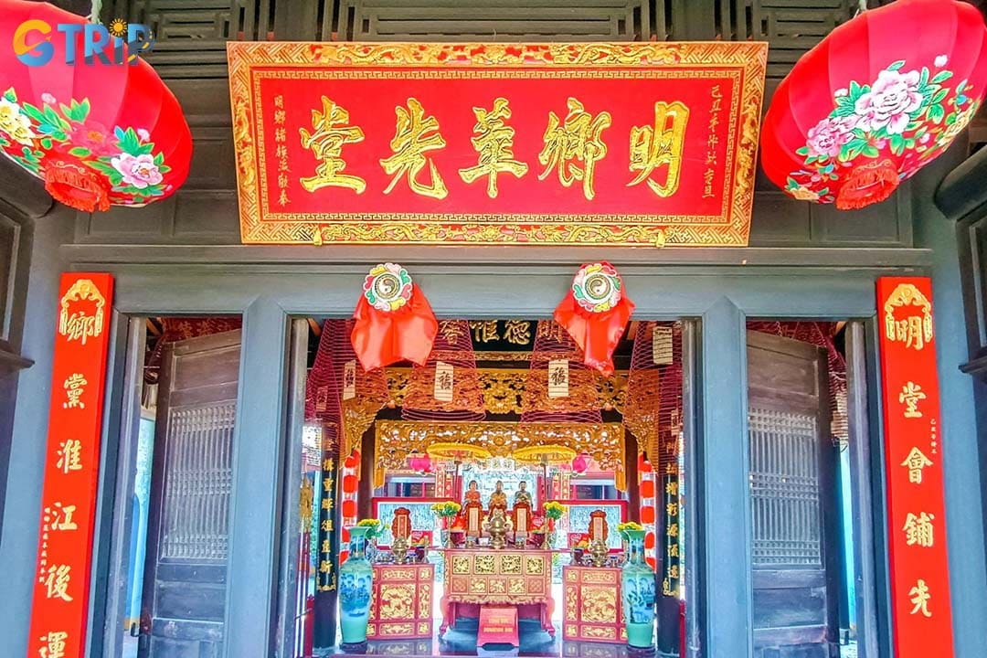 You can spend time exploring the hall’s displays to know more about the roots of the Minh Huong community