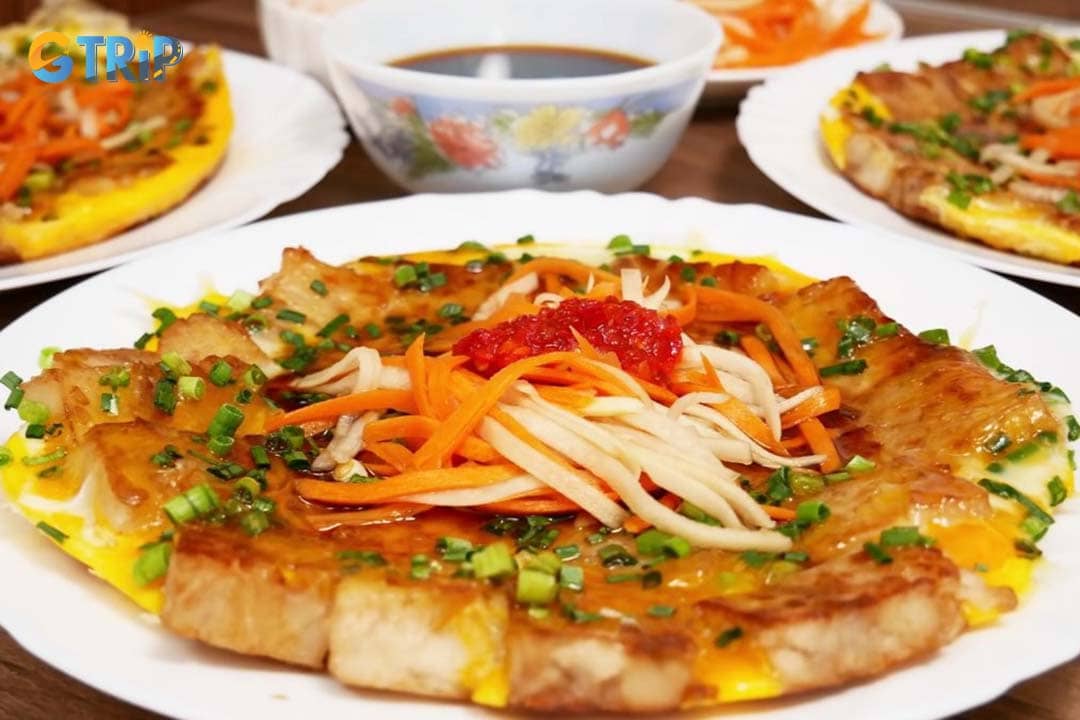 You can try bot chien (fried rice flour cakes) as a snack