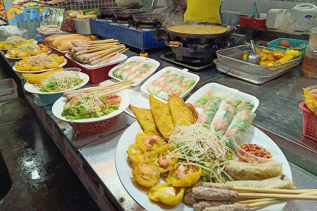 You can try local Da Nang food at Son Tra Night Market