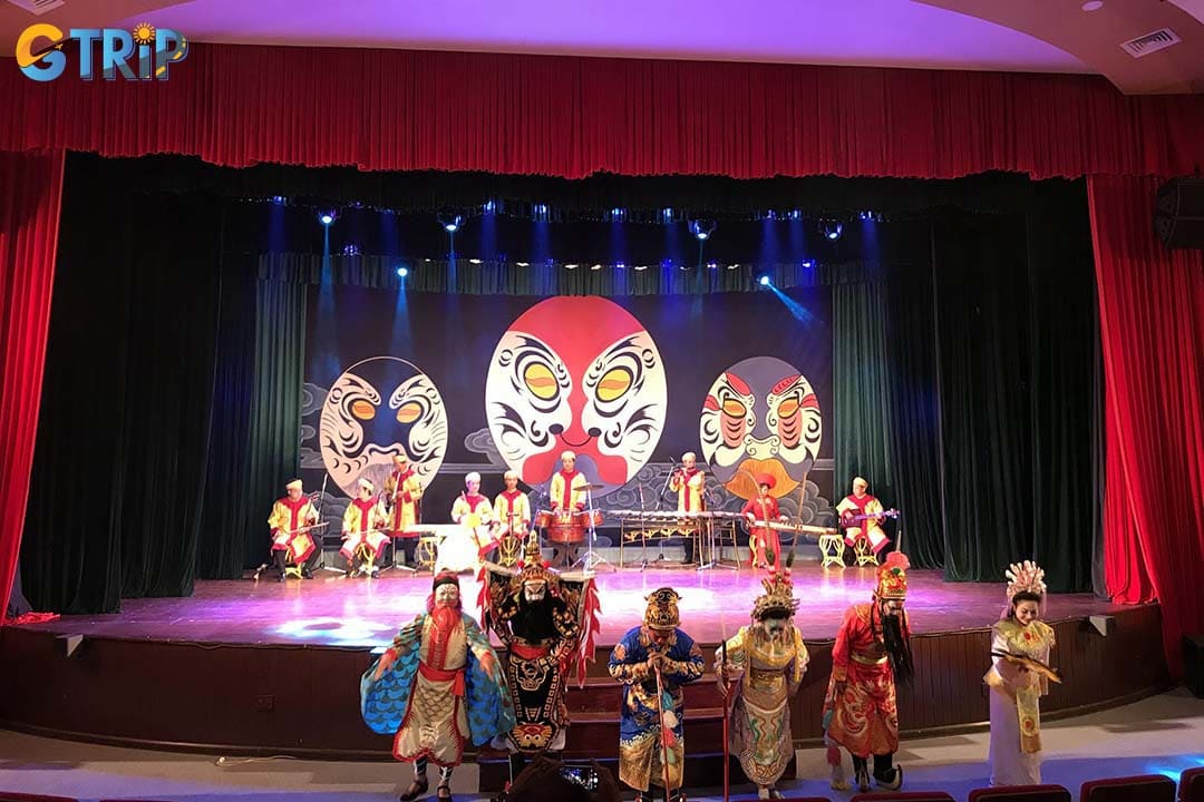 You can visit the Nguyen Hien Dinh Theatre to watch a traditional Vietnamese performing arts show