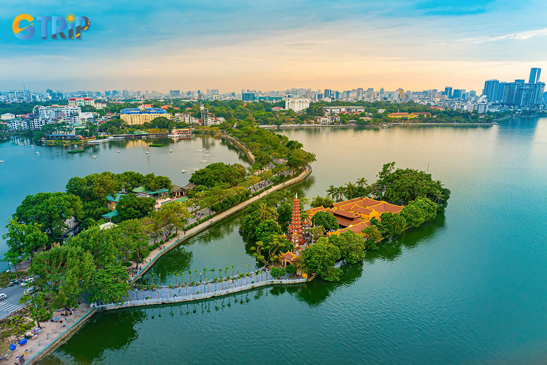 You can visit Tran Quoc Pagoda on the West Lake