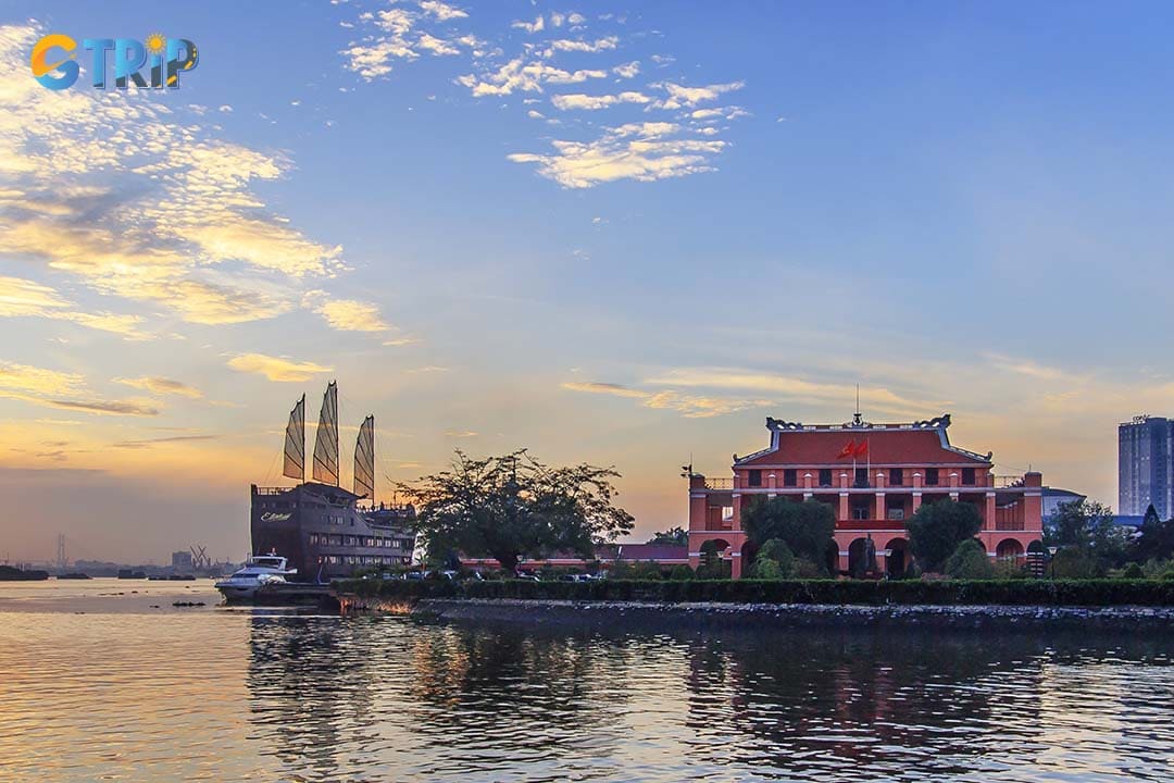 You can witness a beautiful sunset from Nha Rong Wharf