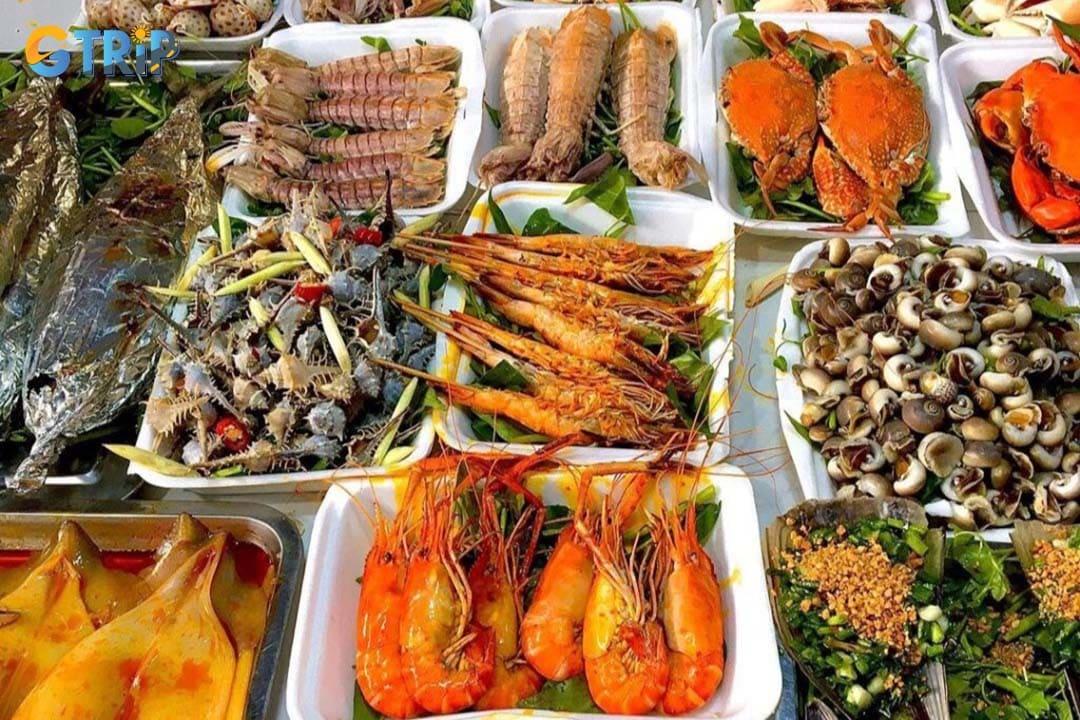 You must try delicious seafood on Thanh Binh Beach