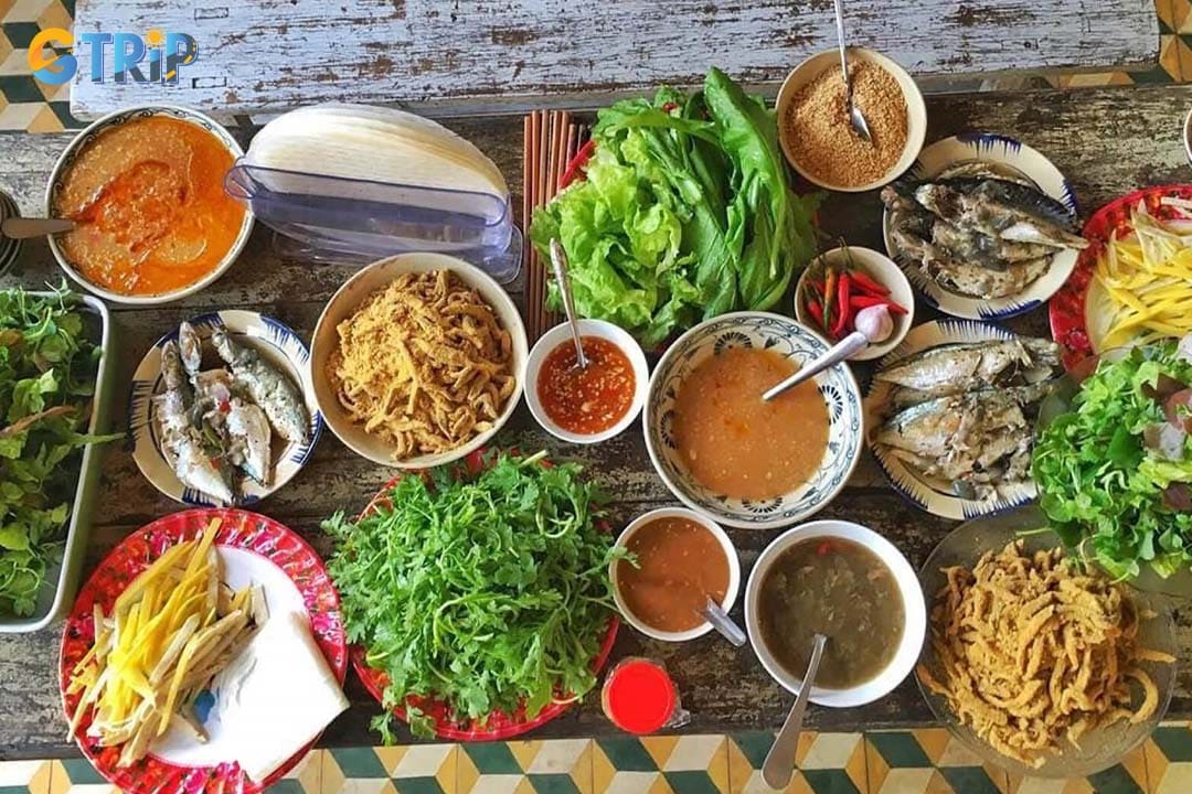 You must try the most famous dish there, which is Goi ca Nam O (Nam O raw fish salad)