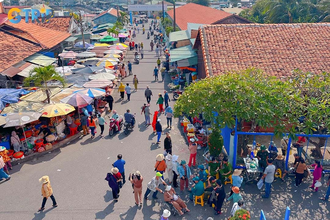 You should come to Long Son Island in the festive season to enjoy the vibrant atmosphere there