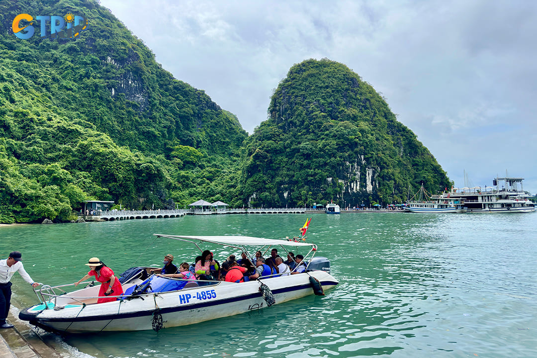 You should have packing essentials to ensure a comfortable and enjoyable trip to Ha Long Bay in May