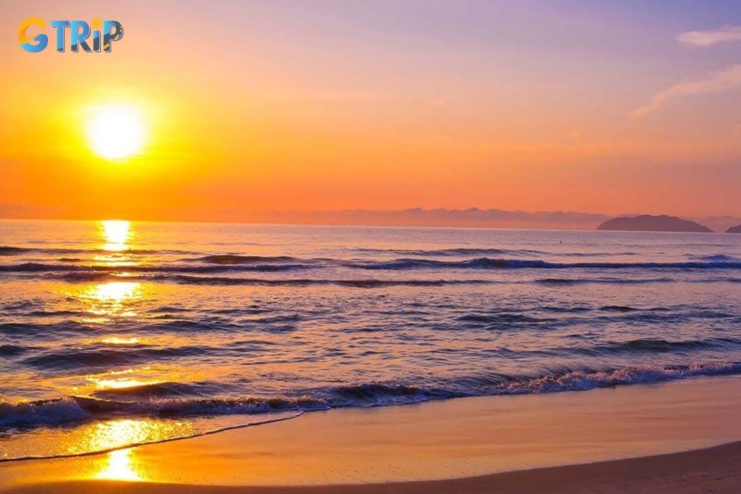 You should not miss the sunrise and sunset on Bai Bac Beach