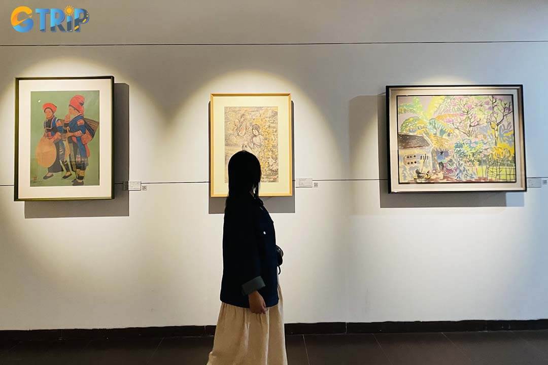 You should visit the museum on weekday mornings or midday, and dress respectfully for a smooth museum experience