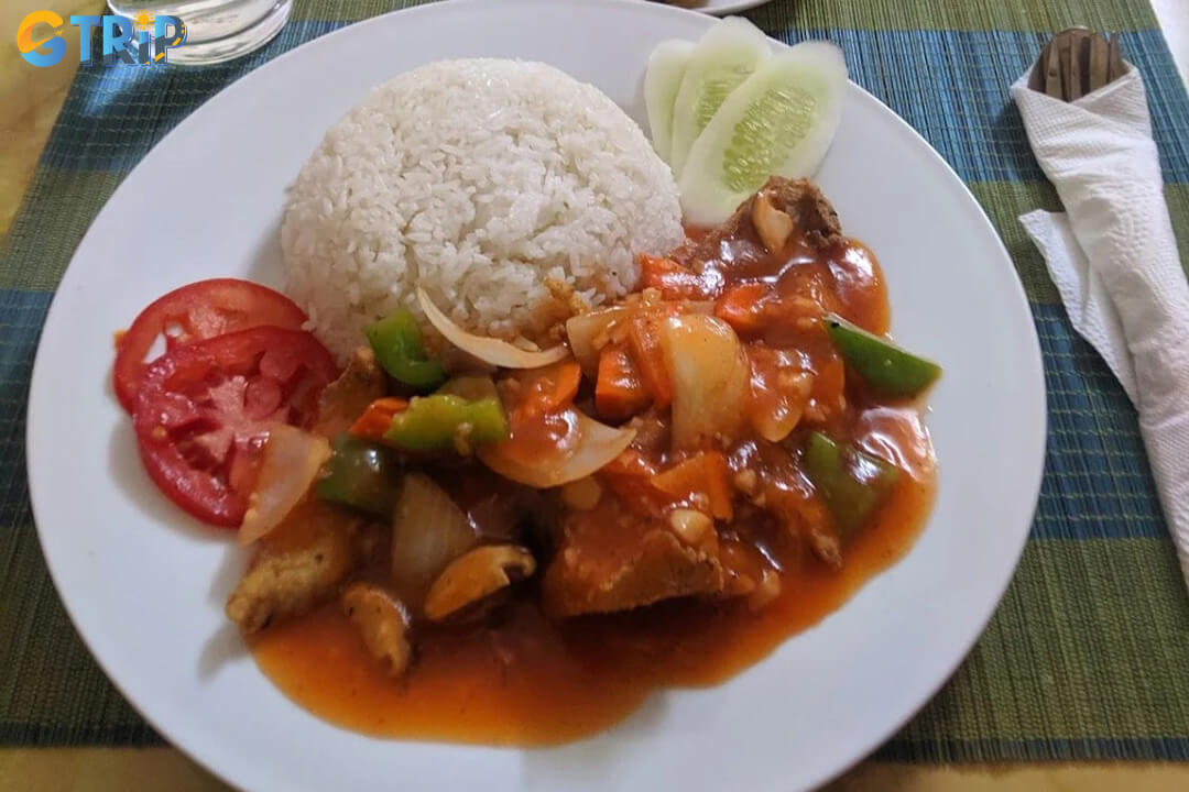 Zaynab Restaurant on Hang Luoc Street offers certified Halal Middle Eastern cuisine in a modest, welcoming setting with warm service