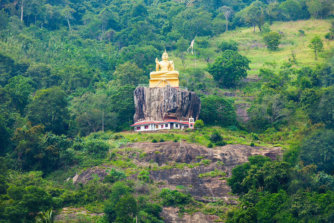 Aluvihare Rock Temple (Matale Alu Viharaya)