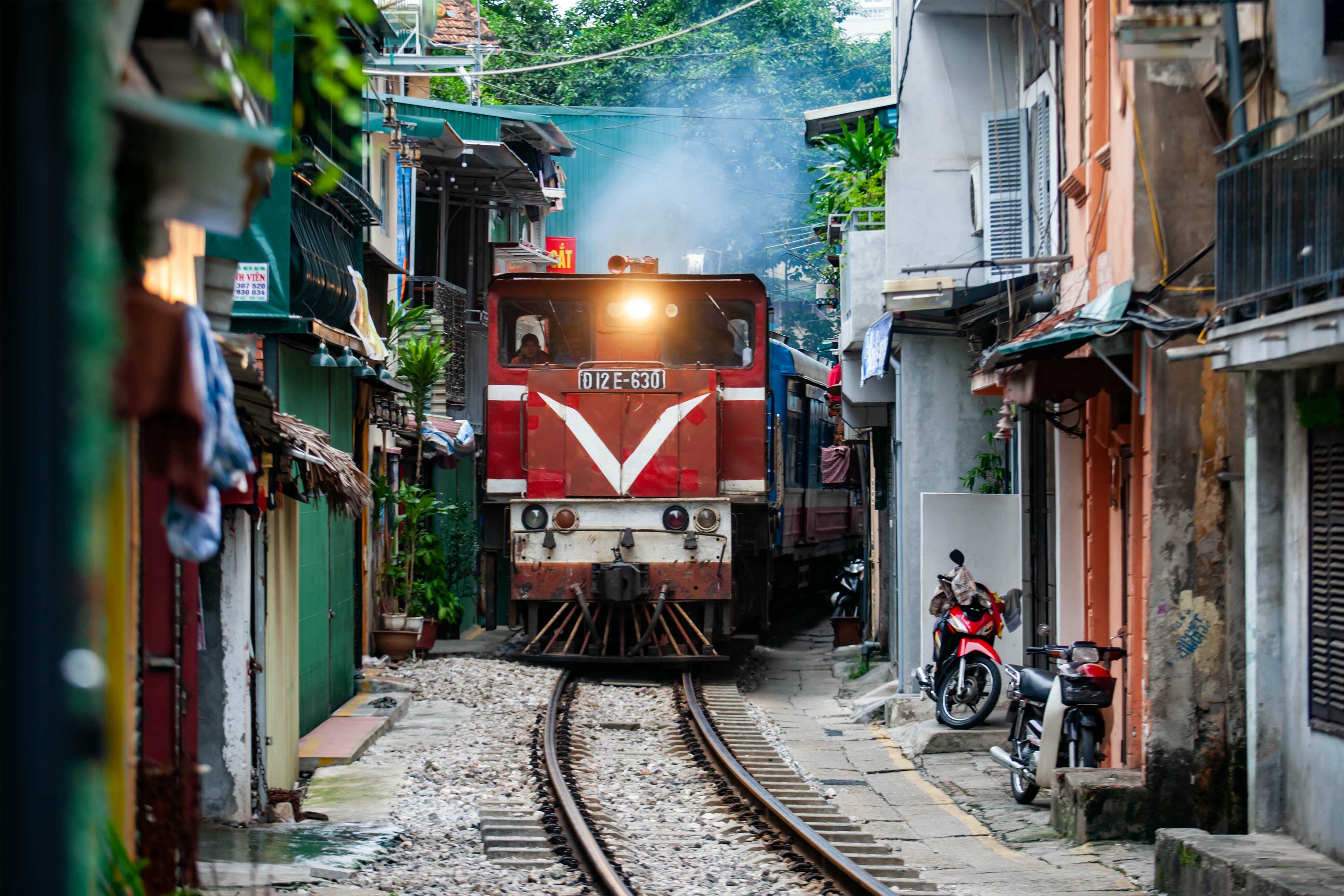 From Hanoi to Da Nang: 7-Day Amazing Vietnam Trip (Overnight train included)